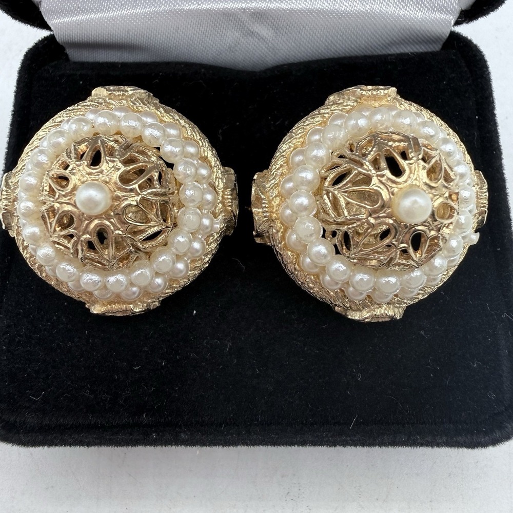 Vintage CORO clip-on earrings goldtone‎ Filigree Dome-shaped seed pearls Signed